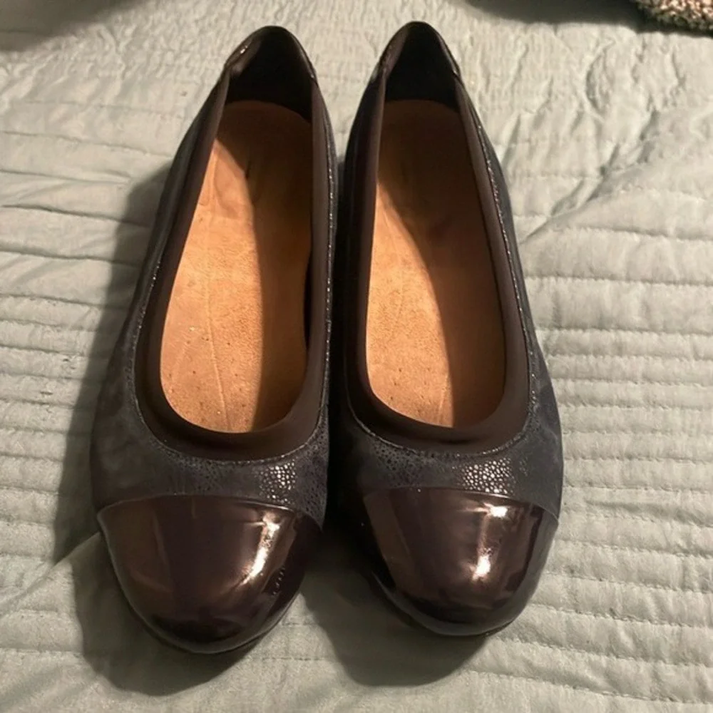 Clarks Women's Neenah Garden Ballet Flat Black and Blue Size 7 Comfort Casual